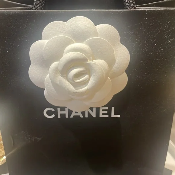 *sold* Authentic Chanel studs - Picture 4 of 6